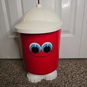 VTG Deka USA Red Footsie Tootsie Plastic Storage Or Trash Can 11 Qt 1970’s